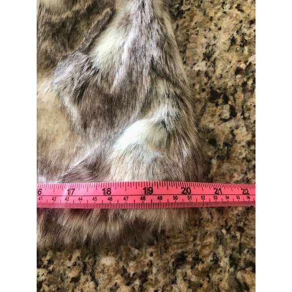 BSable Los Angeles Faux Fur‎ Vest - Picture 10 of 13